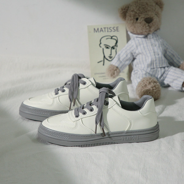 Γυναικεία sneakers κλασικό μοντέλο σε δύο χρώματα