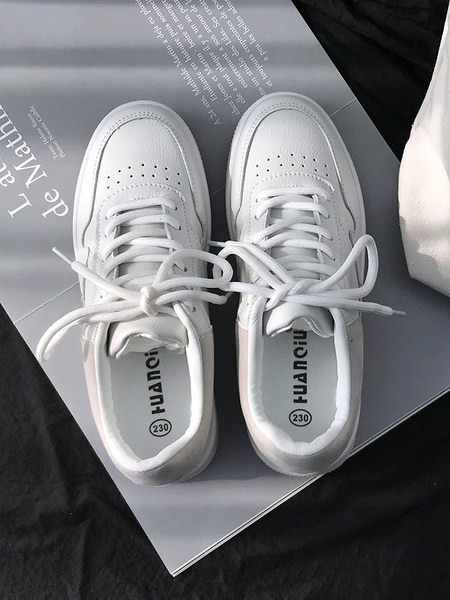 Aktualne ženske tenisice u dva modela i na vezivanje