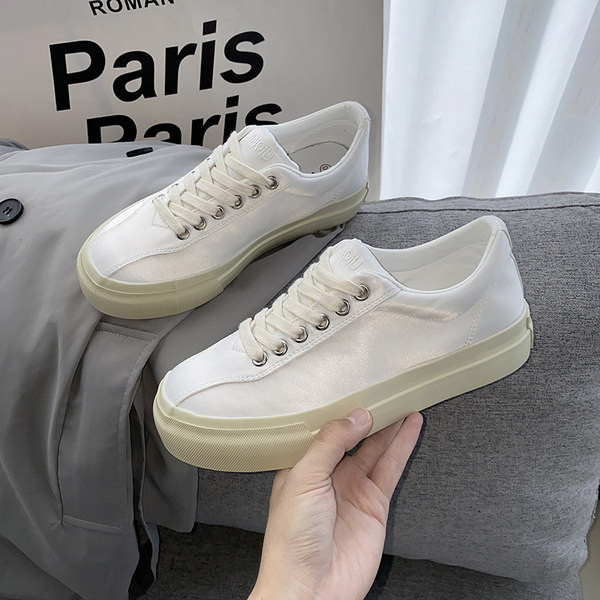 Κομψά γυναικεία αθλητικά παπούτσια από faux δέρμα με επίπεδη σόλα