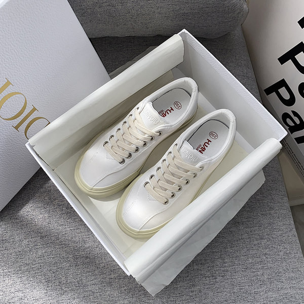 Κομψά γυναικεία αθλητικά παπούτσια από faux δέρμα με επίπεδη σόλα