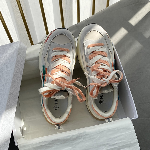 Elegantne ženske tenisice s ravnim potplatom i vezicama