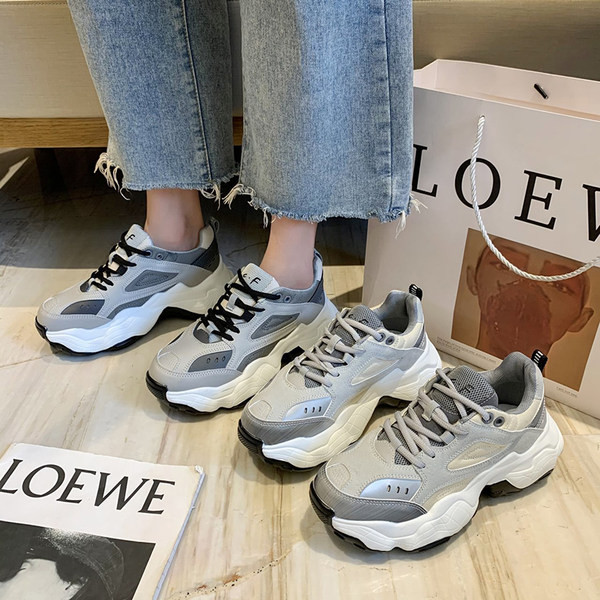 Γυναικεία sneakers με κορδόνια και τραχιά σόλα