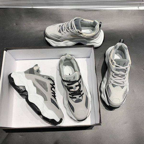 Γυναικεία sneakers με κορδόνια και τραχιά σόλα