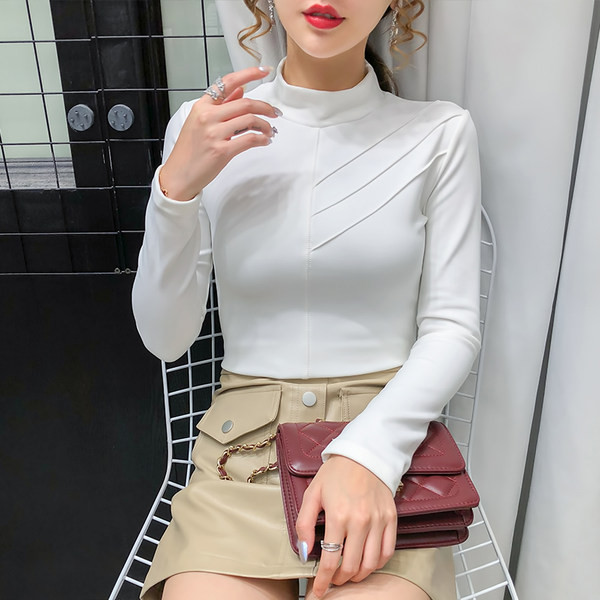 Bluză de damă moale cu guler scăzut