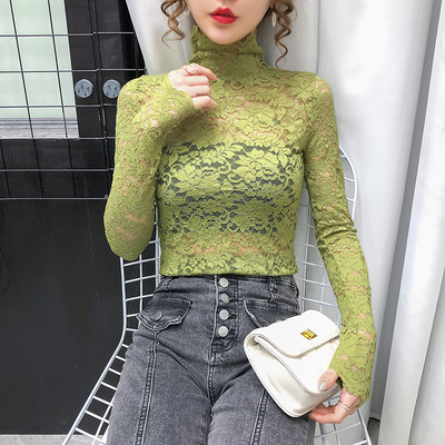 Čipkana bluza s visokim ovratnikom i dugim rukavima