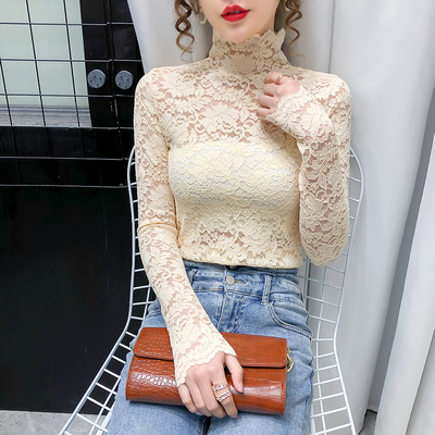 Čipkana bluza s visokim ovratnikom i dugim rukavima