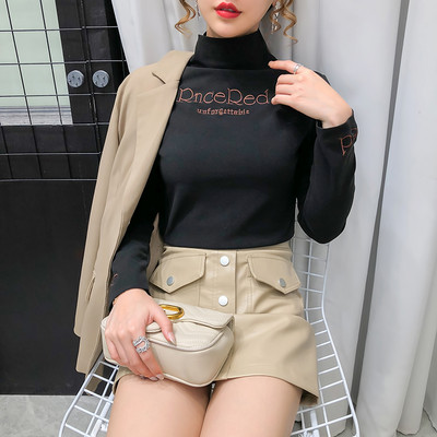 Bluza de dama cu guler polo si broderie