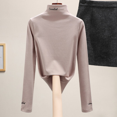 Polo îmbrăcat pentru damă, cu inscripție brodată