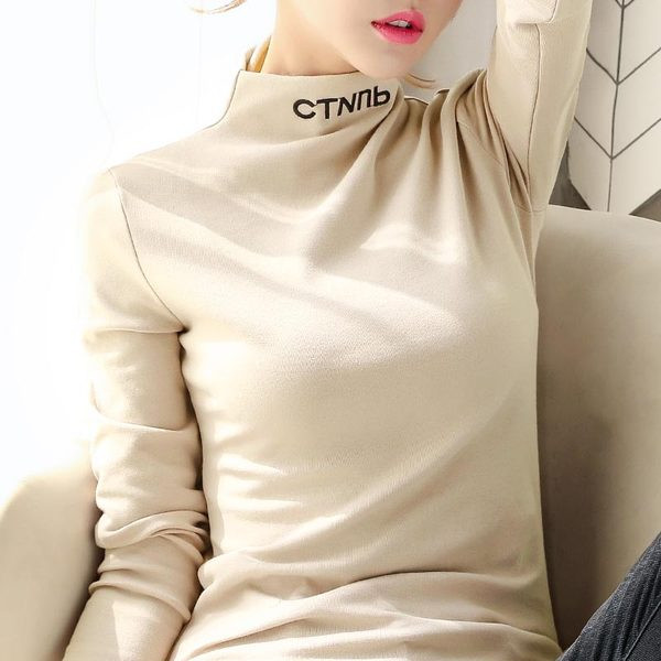 Bluză de damă cu guler polo și inscripție