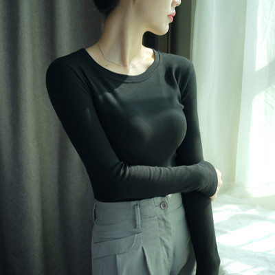 Καθημερινή μονόχρωμη μπλούζα με οβάλ λαιμόκοψη - εφαρμοστό μοντέλο