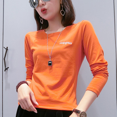 Ženska bluza s okruglim izrezom i natpisom