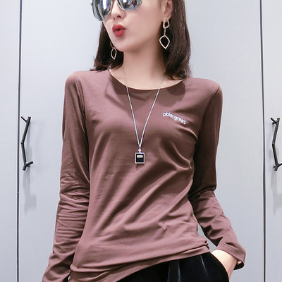 Ženska bluza s okruglim izrezom i natpisom