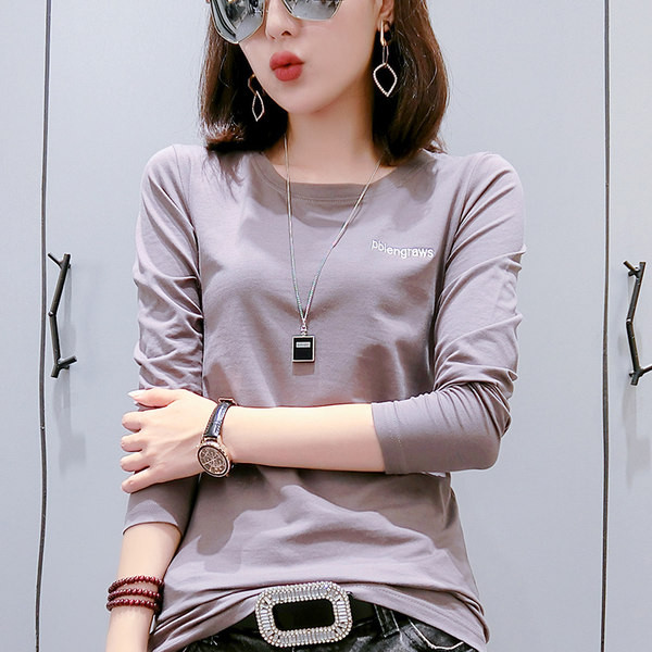 Ženska bluza s okruglim izrezom i natpisom