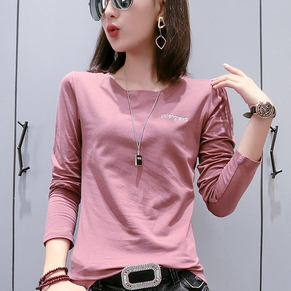 Ženska bluza s okruglim izrezom i natpisom