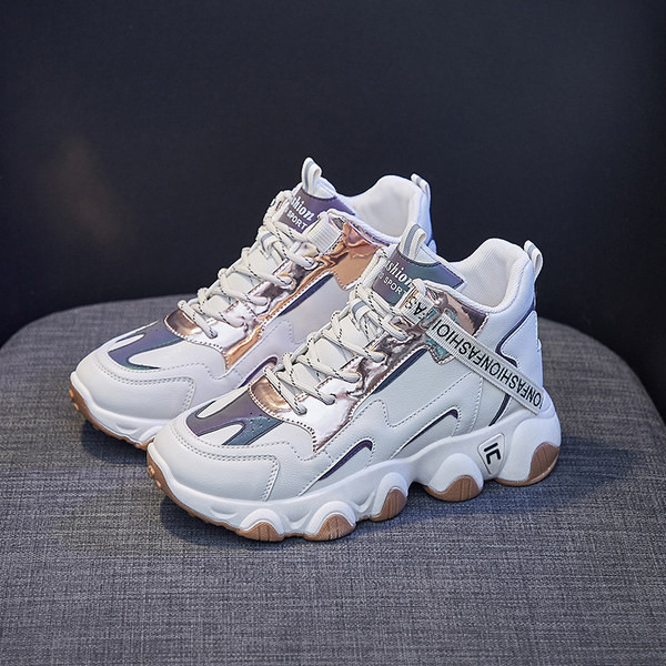 Adidași de damă de actualitate la modelul gleznei rotunjite