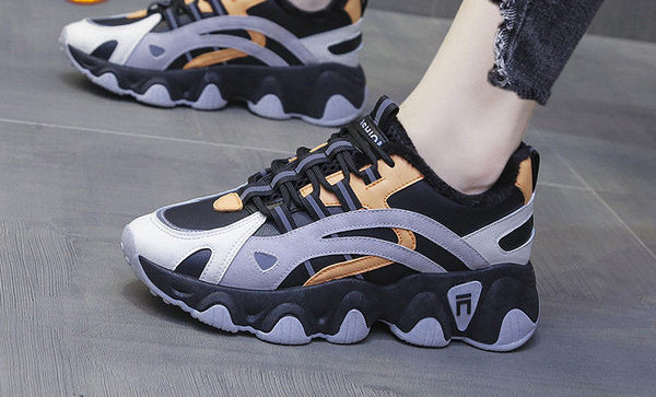 Casual γυναικεία sneakers με τραχιά σόλα σε δύο μοντέλα