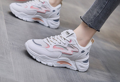 Κομψά γυναικεία sneakers με επίπεδη σόλα σε δύο μοντέλα