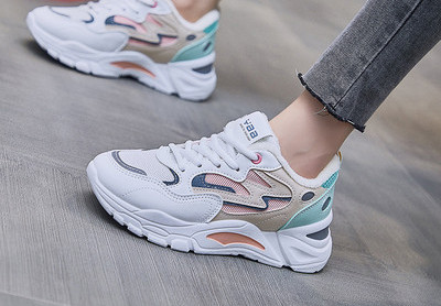 Κομψά γυναικεία sneakers με επίπεδη σόλα σε δύο μοντέλα