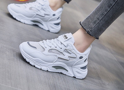 Κομψά γυναικεία sneakers με επίπεδη σόλα σε δύο μοντέλα