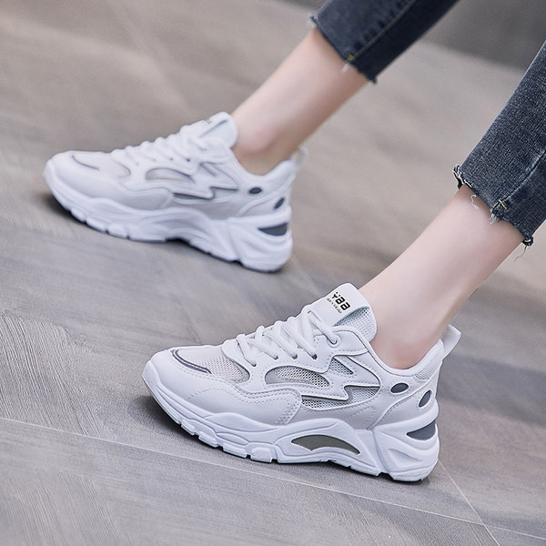 Κομψά γυναικεία sneakers με επίπεδη σόλα σε δύο μοντέλα