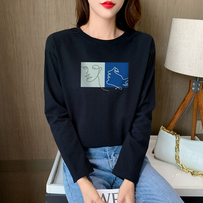 Casual μπλούζα με οβάλ λαιμόκοψη και απλικέ