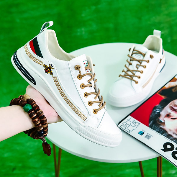 Model nou de adidasi barbati din imitatie de piele cu broderie