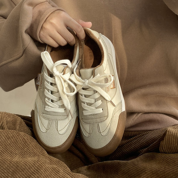 Tenisi dama din piele intoarsa artificiala in mai multe culori