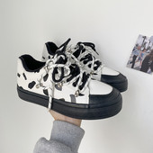 Ženske tenisice s aplikacijom i vezicama