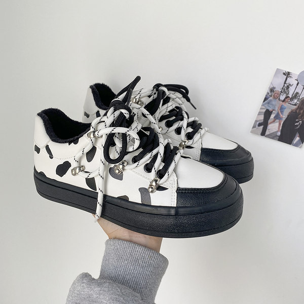 Ženske tenisice s aplikacijom i vezicama