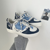 Μοντέρνα γυναικεία sneakers με κορδόνια και σχέδιο σε μπλε χρώμα