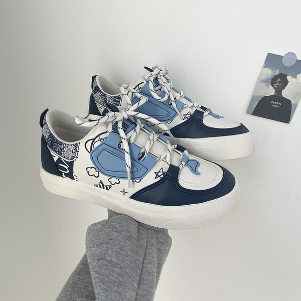 Μοντέρνα γυναικεία sneakers με κορδόνια και σχέδιο σε μπλε χρώμα