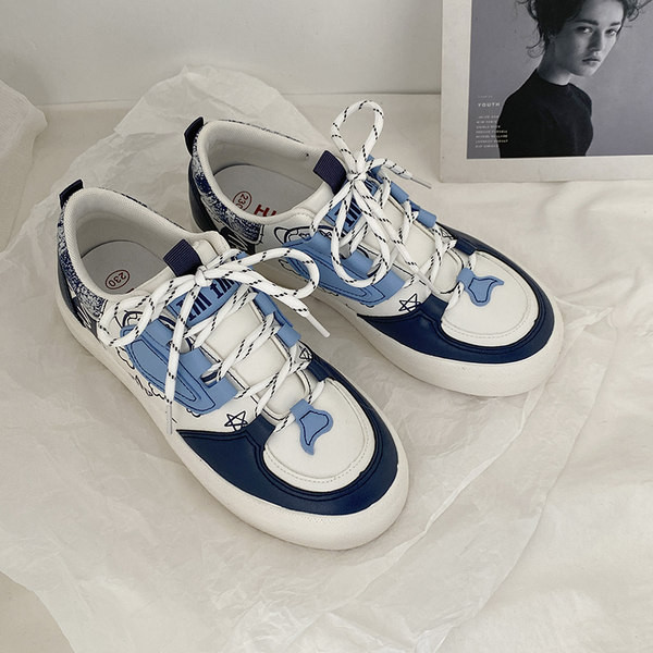 Μοντέρνα γυναικεία sneakers με κορδόνια και σχέδιο σε μπλε χρώμα