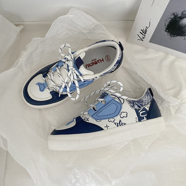 Μοντέρνα γυναικεία sneakers με κορδόνια και σχέδιο σε μπλε χρώμα