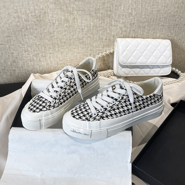 Casual γυναικεία sneakers με σχέδιο και επίπεδη σόλα