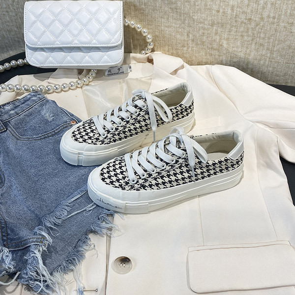 Casual γυναικεία sneakers με σχέδιο και επίπεδη σόλα