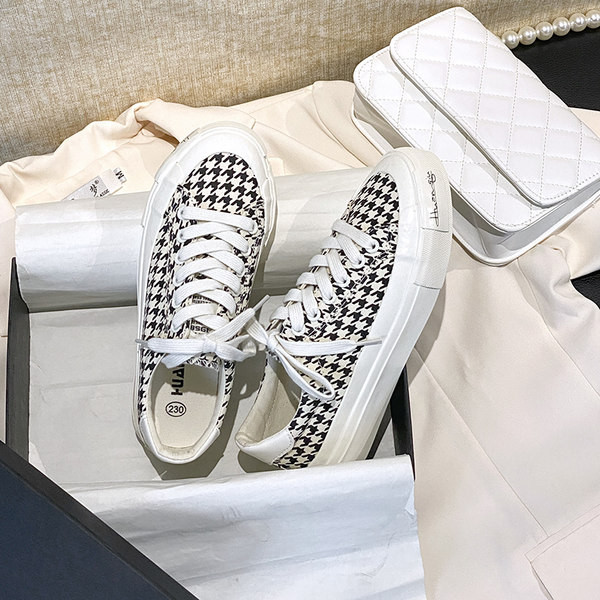 Casual γυναικεία sneakers με σχέδιο και επίπεδη σόλα