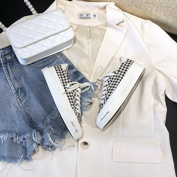 Casual γυναικεία sneakers με σχέδιο και επίπεδη σόλα