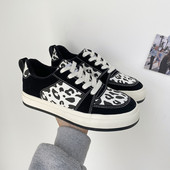 Γυναικεία sneakers με κορδόνια και άνιμαλ πριντ