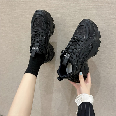 Νέο μοντέλο γυναικεία αθλητικ'α παπούτσια με κορδόνια σε ασπρόμαυρο χρώμα