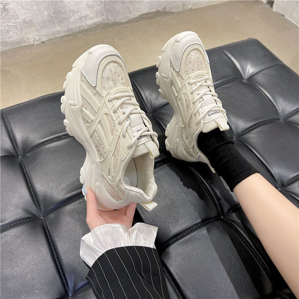 Νέο μοντέλο γυναικεία αθλητικ'α παπούτσια με κορδόνια σε ασπρόμαυρο χρώμα