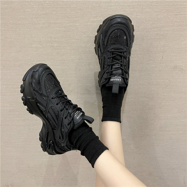 Νέο μοντέλο γυναικεία αθλητικ'α παπούτσια με κορδόνια σε ασπρόμαυρο χρώμα