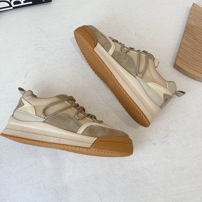 Γυναικεία sneakers με κορδόνια σε καφέ και μαύρο χρώμα