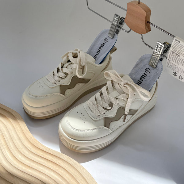 Γυναικεία casual αθλητικά παπούτσια με επίπεδη σόλα σε δύο χρώματα