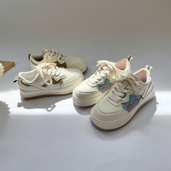 Γυναικεία casual αθλητικά παπούτσια με επίπεδη σόλα σε δύο χρώματα