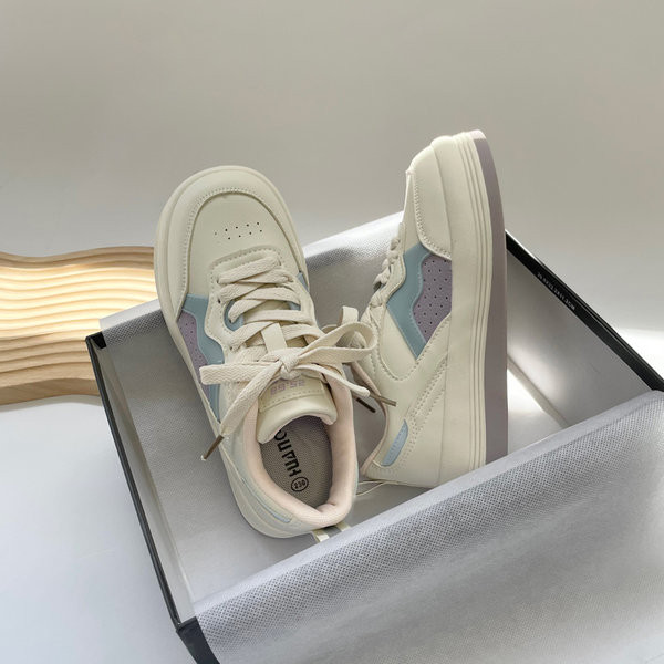 Γυναικεία casual αθλητικά παπούτσια με επίπεδη σόλα σε δύο χρώματα