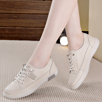 Μοντέρνα γυναικεία sneakers με επίπεδη σόλα σε τρία μοντέλα