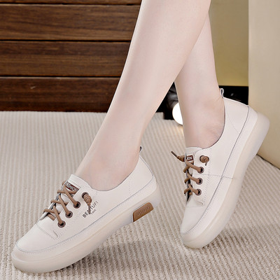 Μοντέρνα γυναικεία sneakers με επίπεδη σόλα σε τρία μοντέλα