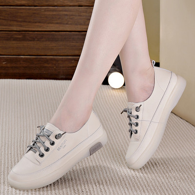 Μοντέρνα γυναικεία sneakers με επίπεδη σόλα σε τρία μοντέλα