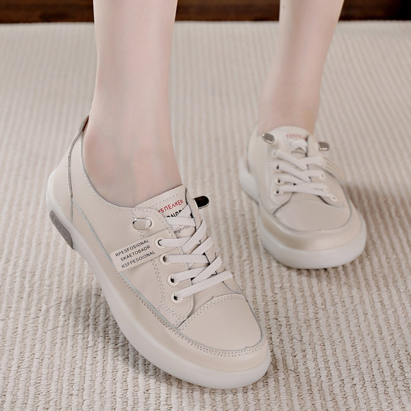 Μοντέρνα γυναικεία sneakers με επίπεδη σόλα σε τρία μοντέλα