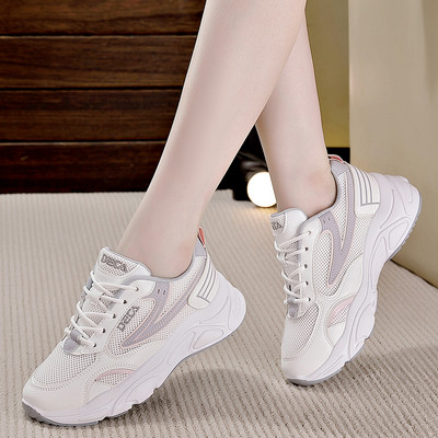 Γυναικεία μοντέρνα sneakers με επίπεδη σόλα με επιγραφή